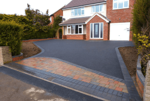 cobblestone design of a concrete driveway